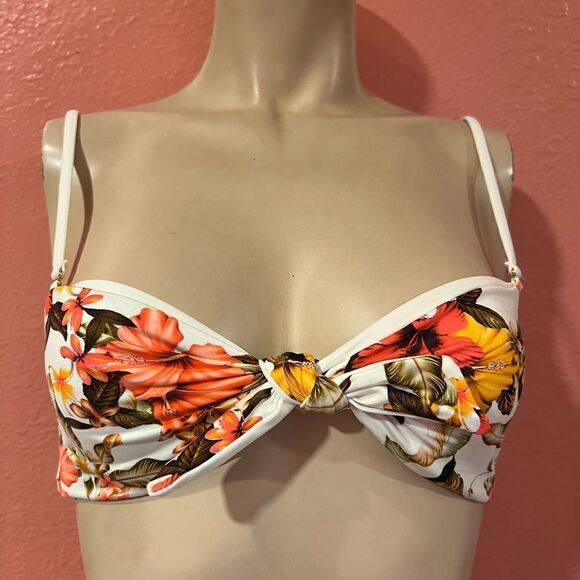 BEACH BUNNY TOP!! - Picture 3 of 7